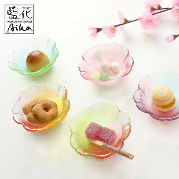 江戸ガラス　菊花小皿　プレス皿　江戸ガラス　古美術　骨董　和ガラス 桜のいろどり 小鉢 江戸硝子 藍花 【 豆皿 小皿 醤油皿 ガラス 食器